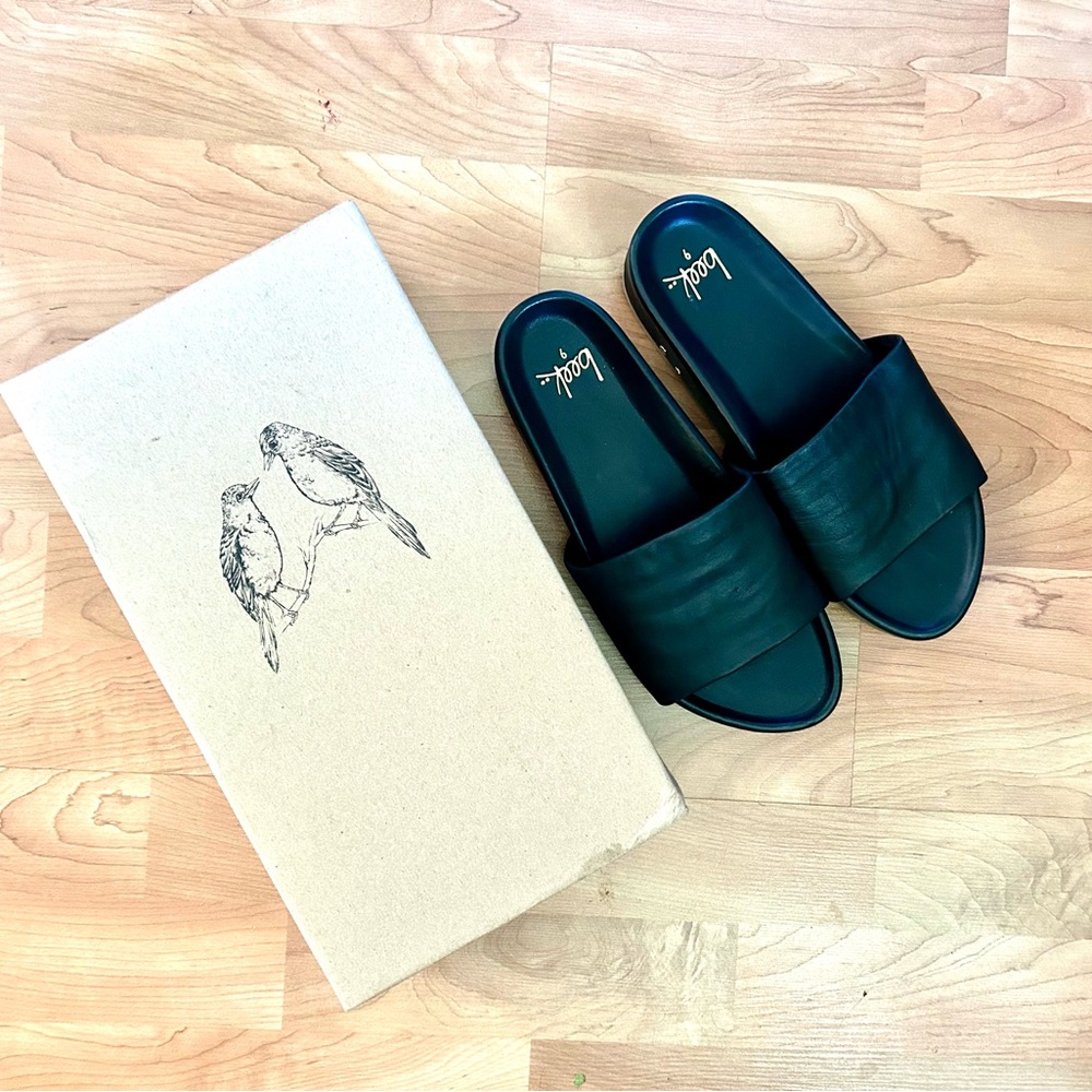 beek Sandals